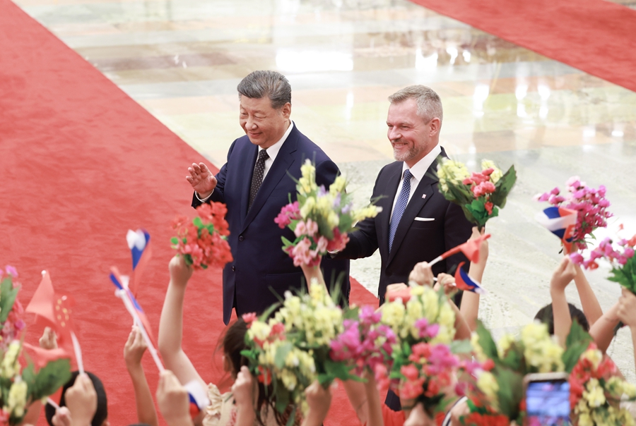 习近平同斯洛伐克总统佩列格里尼会谈