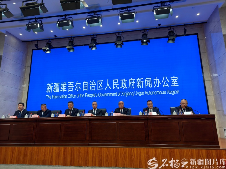 新疆加大普法力度促进民族团结进步
